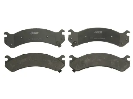 Комплект гальмівних колодок переднього., CADILLAC DEVILLE CHEVROLET AVALANCHE, AVALANCHE 1500, EXPRESS, SILVERADO 1500, SILVERADO 2500, SILVERADO 2500 HD, SILVERADO 3500 HD, TAHOE 4.3-8.1 10.98- ABE C1Y032ABE