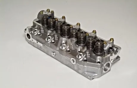 Голівка циліндра HYUNDAI GALLOPER I, GALLOPER II, GRACE, H-1, H-1 / STAREX, H100, PORTER, TERRACAN KIA K2500, PREGIO MITSUBISHI L 300 / DELICA II, L 300 III, L200, L400 2.5D 05.86- AMC908613 AMC 908613