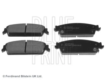 Комплект гальмівних колодок задн, CADILLAC ESCALADE 6.0-6.2ALK 10.06-12.14 BLUE PRINT ADA104251