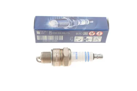 Свічка запалювання Opel Ascona/Kadett/Frontera BOSCH 0 242 235 665