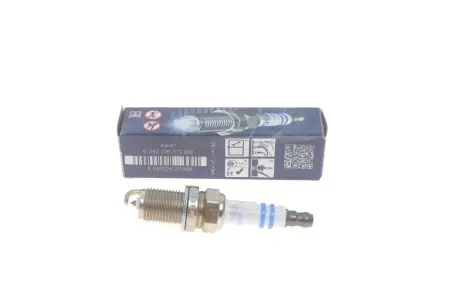 Свічка запалювання VW Caddy III 1.6/2.0i 06-15 BOSCH 0 242 236 571
