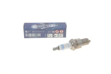Свічка запалювання VW Passat/Golf 1.5/1.6 -83 BOSCH 0 242 245 552
