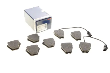Колодки гальмівні (передні) Audi A4 97-01/A6 97-05/VW Passat B5 00-05/Phaeton 02-08 (+датчики) BOSCH 0 986 424 690