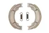 Гальмівні колодки задн 130x28мм (EN) With springs: Так APRILIA SCARABEO MBK YN, YQ PEUGEOT TWEET SACHS ROADSTER YAMAHA DT, RD, SR, TT, XC, XT, XV, XVS, YFM, YN, YQ, YZ 80-600 1976-2010 FERODO FSB733A (фото 1)