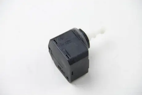 Коректор фари HELLA 6NM008830601 (фото 1)