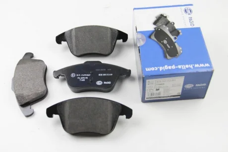 Колодки гальмівні дискові; передня вісь HELLA 8DB355012891