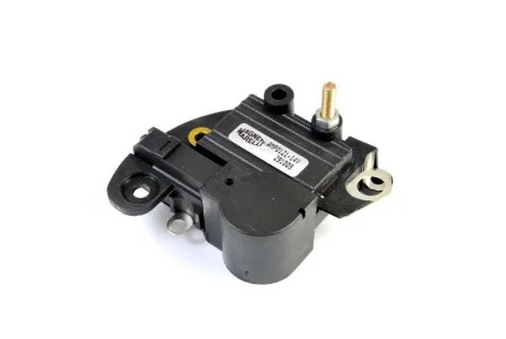 Регулятор напруги (14V) FIAT PANDA, PUNTO, SEICENTO / 600 1.1/1.2/1.4 01.98- MAGNETI MARELLI 940016012100