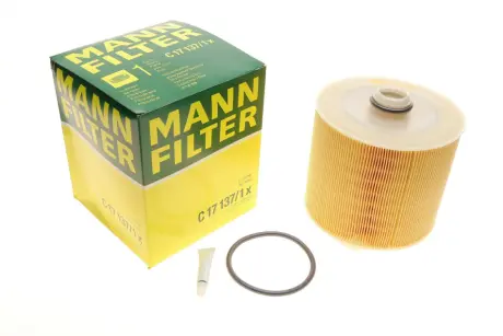 Фільтр повітряний Audi A6 2.4 V6/2.8FSI V6/3.0TFSI V6/3.0 V6/3.2 V6/4.2 V8 04-11 -FILTER MANN C 17 137/1 X