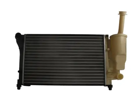 Радіатор охолодження двигуна NISSENS 617853