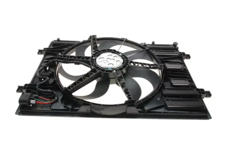 Вентилятор охолодження двигуна Audi Q2/Q3/VW Tiguan/Touran 15- (з дифузором) (d=438mm) NRF 47916