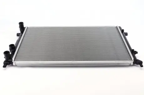 Радіатор охолодження VOLKSWAGEN JETTA IV (10-) NRF 59057