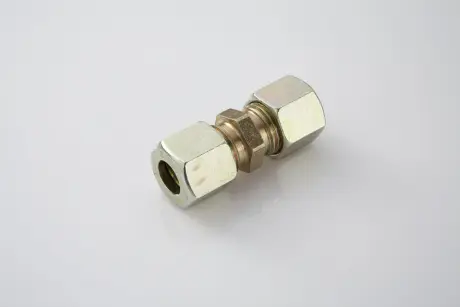 З`єднувач прямий 8x8 пластикових трубок з гайками PE PE AUTOMOTIVE 076.001-00A