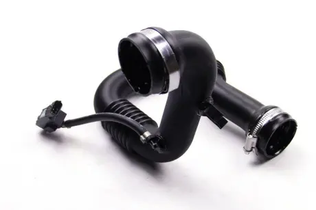 Патрубок інтеркулера Trafic II 2.0 dCi 06- RENAULT 8201068612