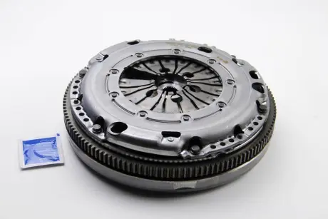 Комплект зчеплення (3 in 1 kit) + маховик VAG A3/Leon/Octavia/Superb/Yeti/Caddy/Golf/Passat/Touran " ="" SACHS 2289000280
