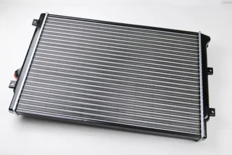 Радіатор двигуна THERMOTEC D7W035TT