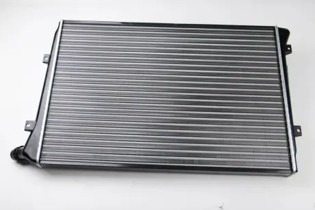Радіатор двигуна THERMOTEC D7W036TT