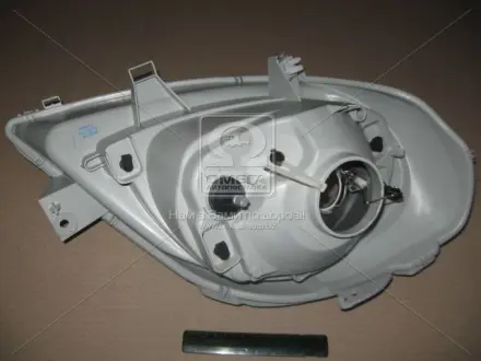 Фара левая Renault Trafic/Opel Vivaro/Nissan Primastar (01-) TYC 20-A666-05-2B