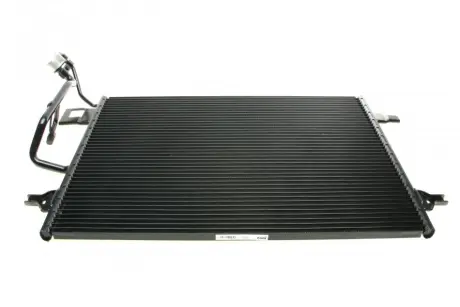 Конденсатор кондицiонера SKODA/VW Superb/Passat "1,6-4,0 "00-08 ="" Valeo 817679